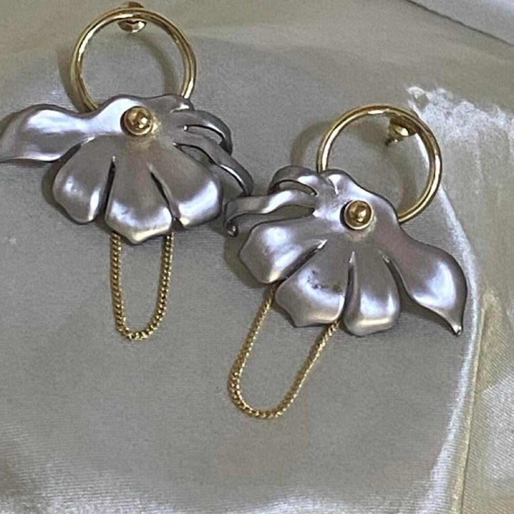 Vintage 90s two toned Metal Sculptural Flower Earrings Gold & Silver Tone